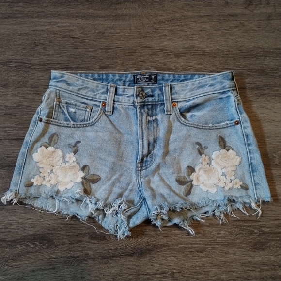 Abercrombie & Fitch Pants - Abercrombie & Fitch Harper Low Rise Floral Embroidered Shorts